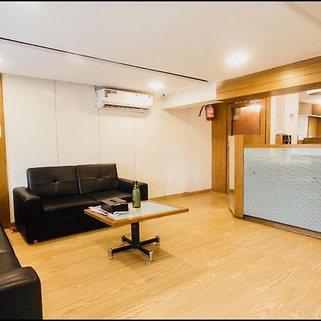 Qubestay Airport Capsule Hotel & Hostel Bombay Extérieur photo