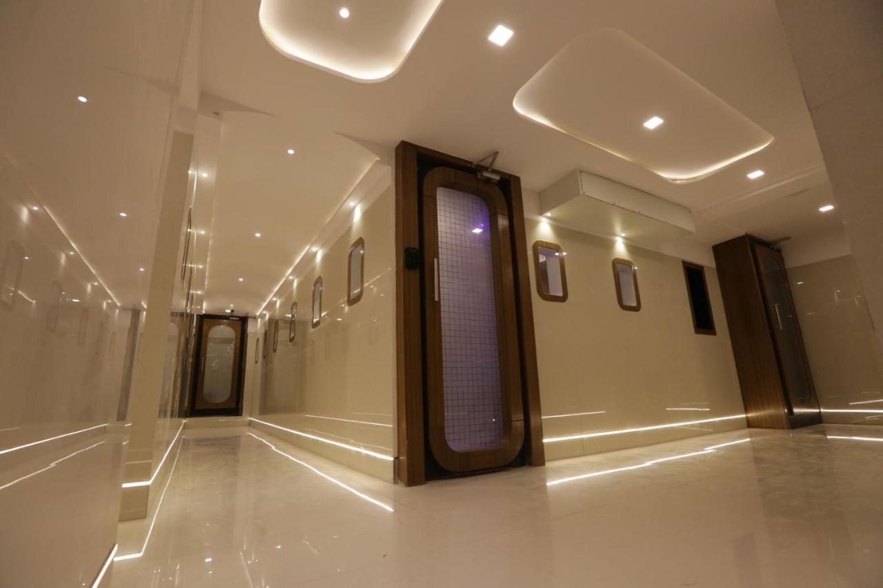 Qubestay Airport Capsule Hotel & Hostel Bombay Extérieur photo