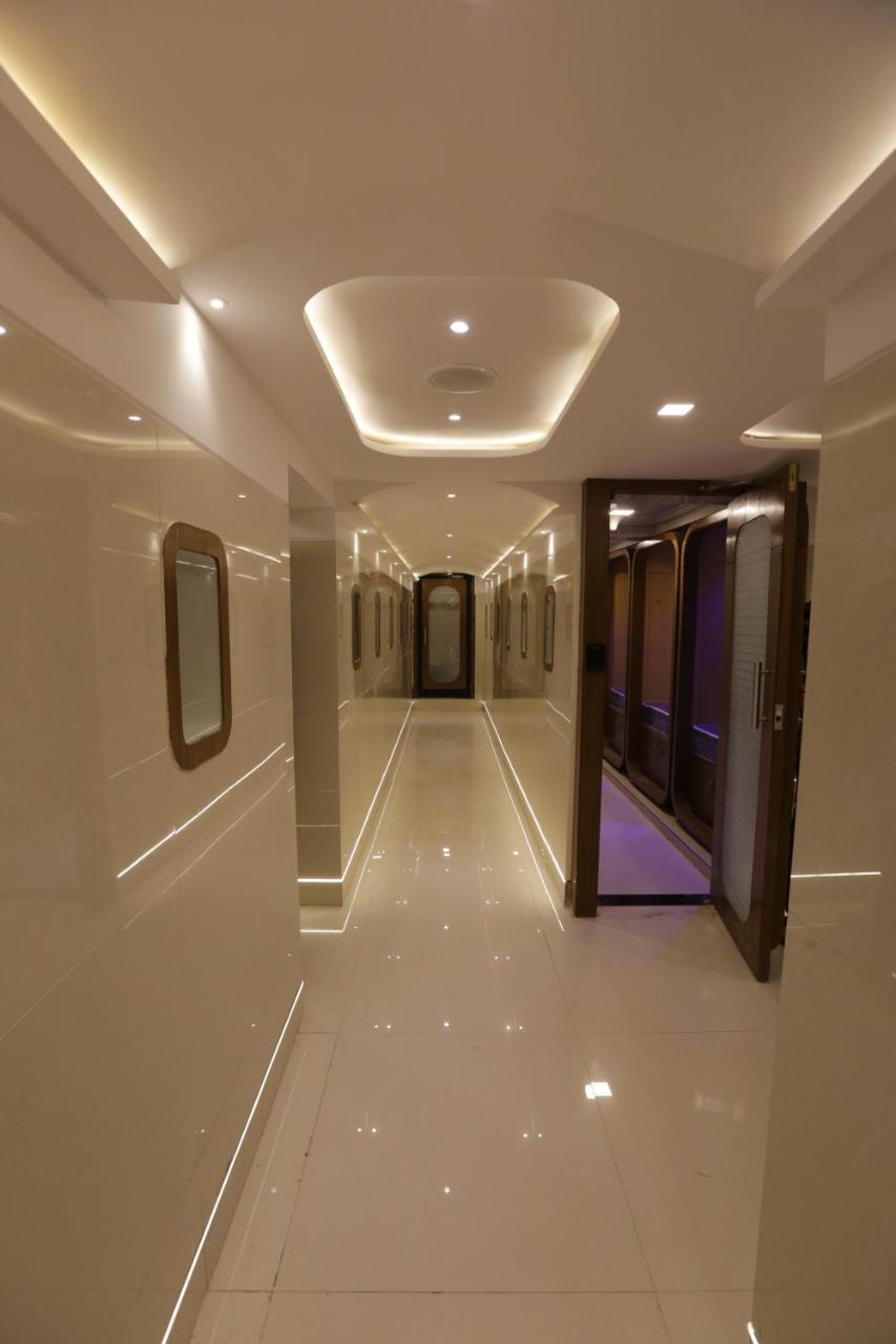 Qubestay Airport Capsule Hotel & Hostel Bombay Extérieur photo