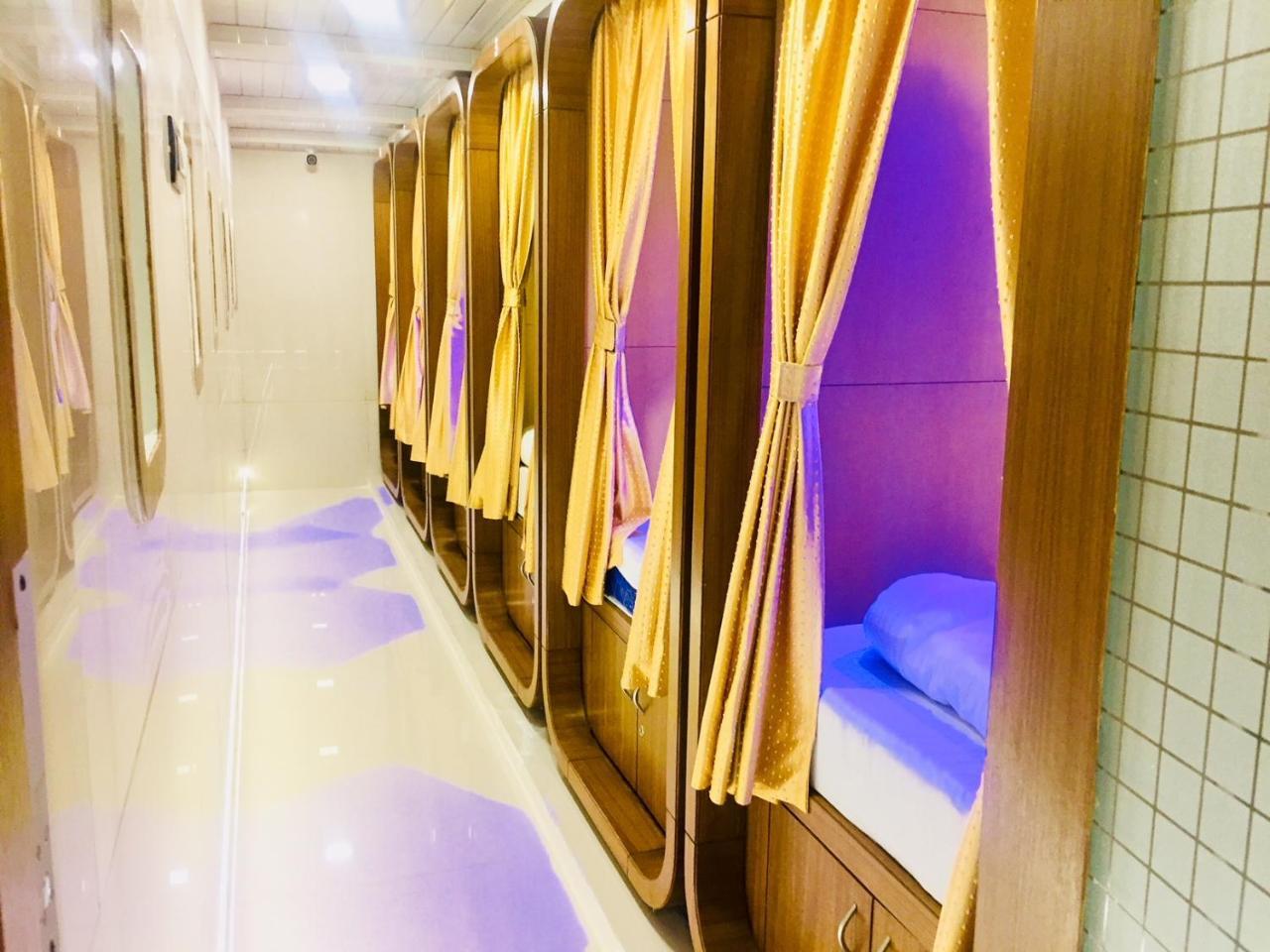 Qubestay Airport Capsule Hotel & Hostel Bombay Extérieur photo