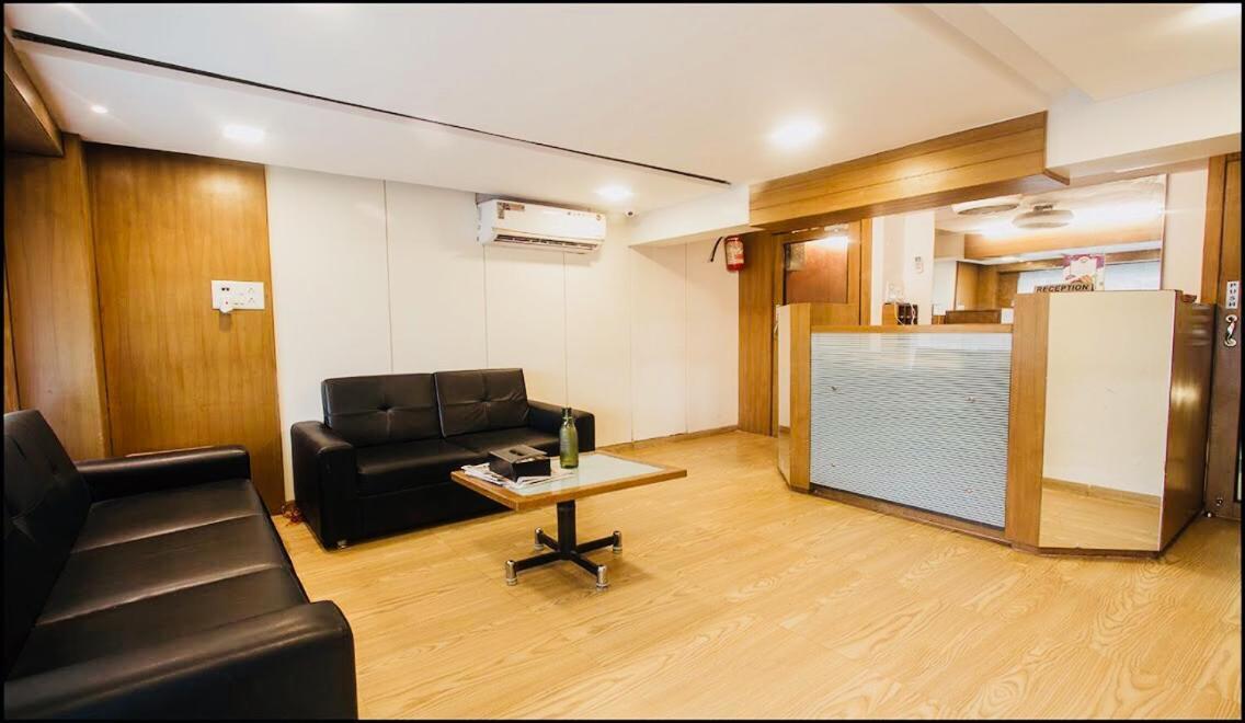 Qubestay Airport Capsule Hotel & Hostel Bombay Extérieur photo