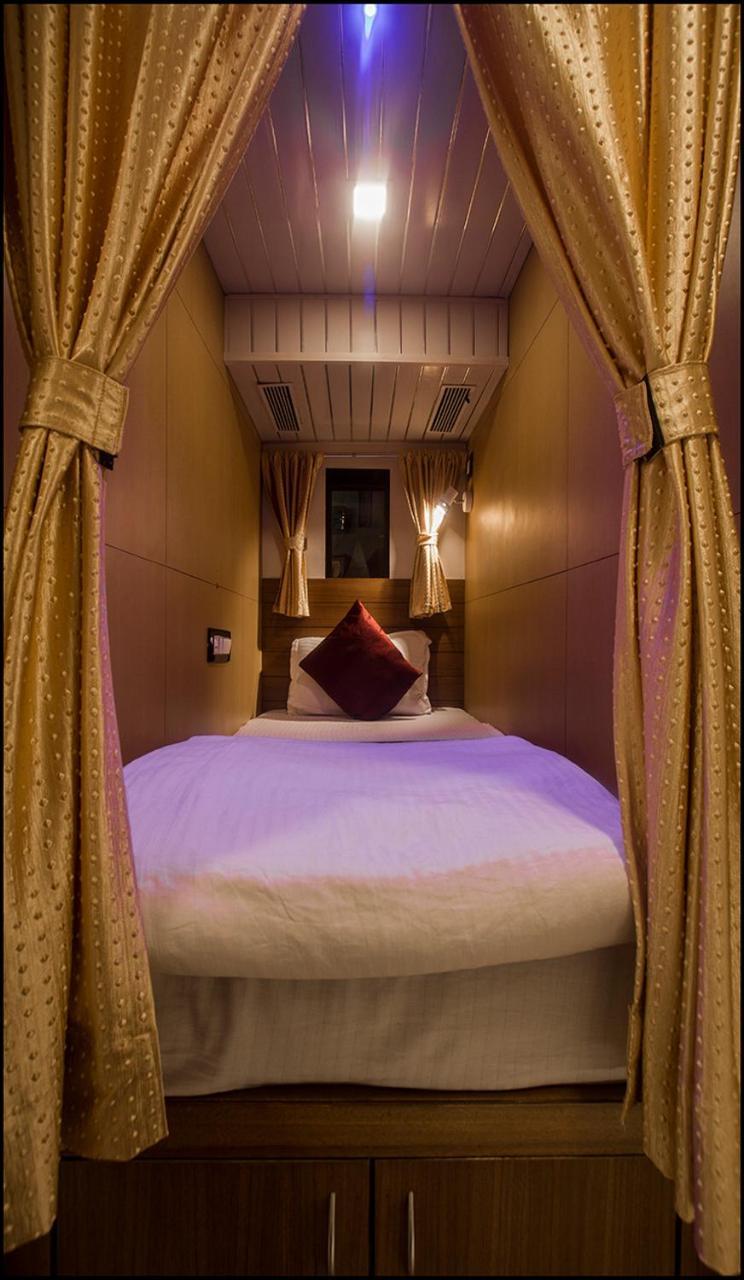 Qubestay Airport Capsule Hotel & Hostel Bombay Extérieur photo