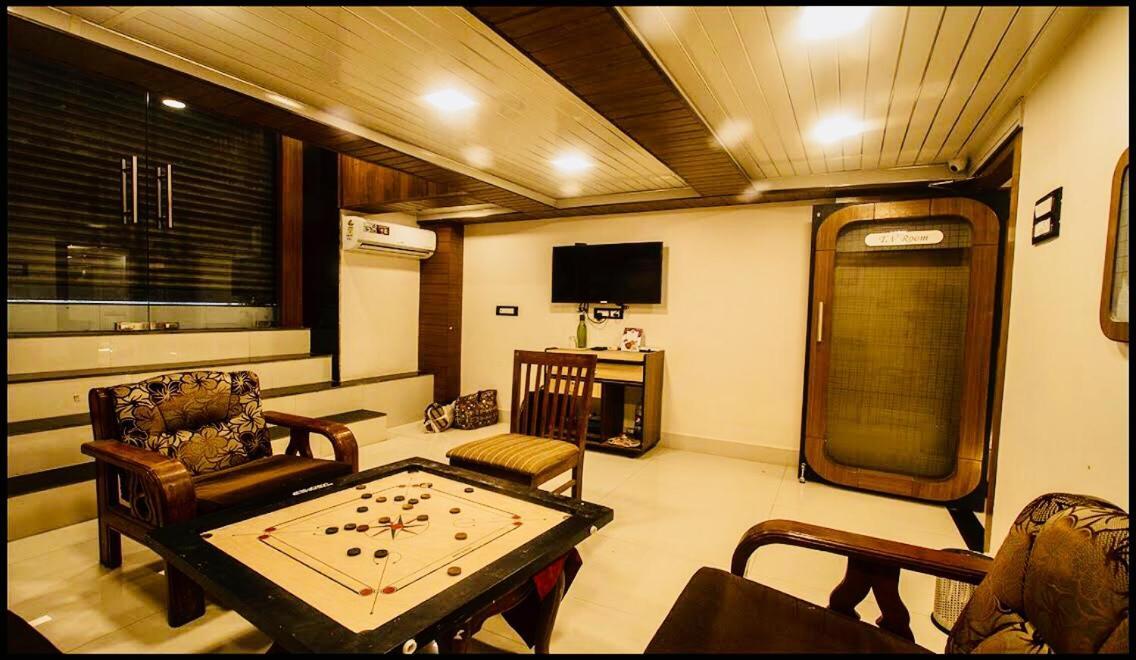 Qubestay Airport Capsule Hotel & Hostel Bombay Extérieur photo